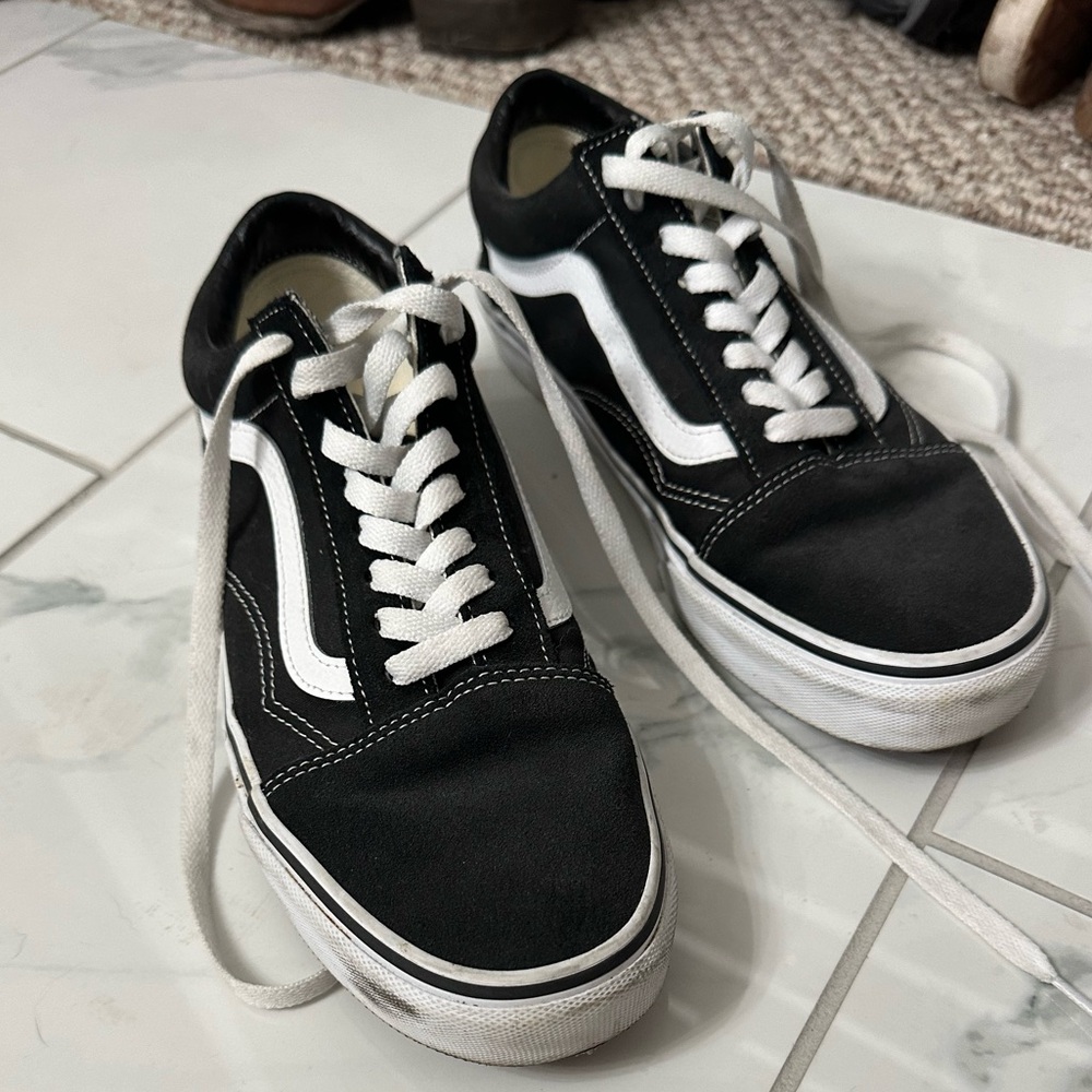 Vans Unisex Old Skool Skate Shoe (US W10/ M8.5 - Black/White)